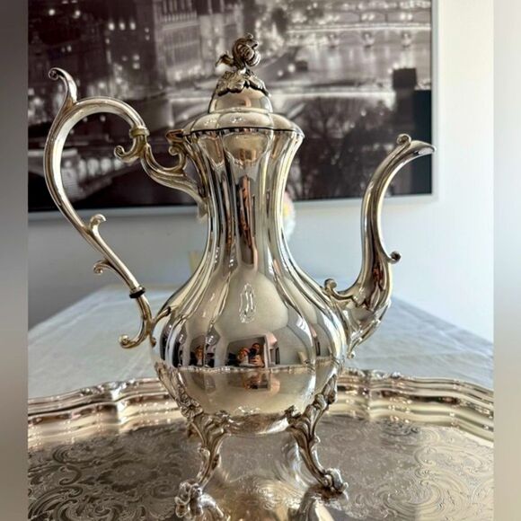 Vintage Reed & Barton 1795 Winthrop Large Coffee Tea Pot Silver Plated 13x11 in. - Picture 2 of 10